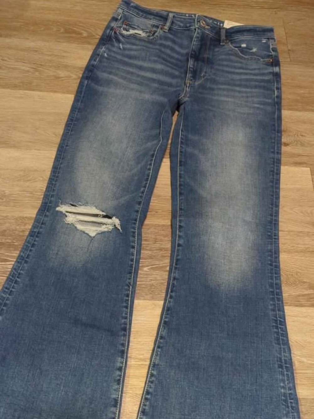 American Eagle Distressed super high rise Flared Jeans Size 6 new